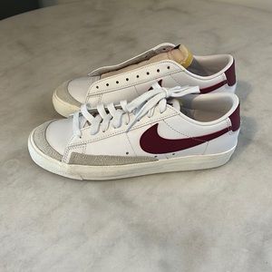 Nike Womens blazers white 9